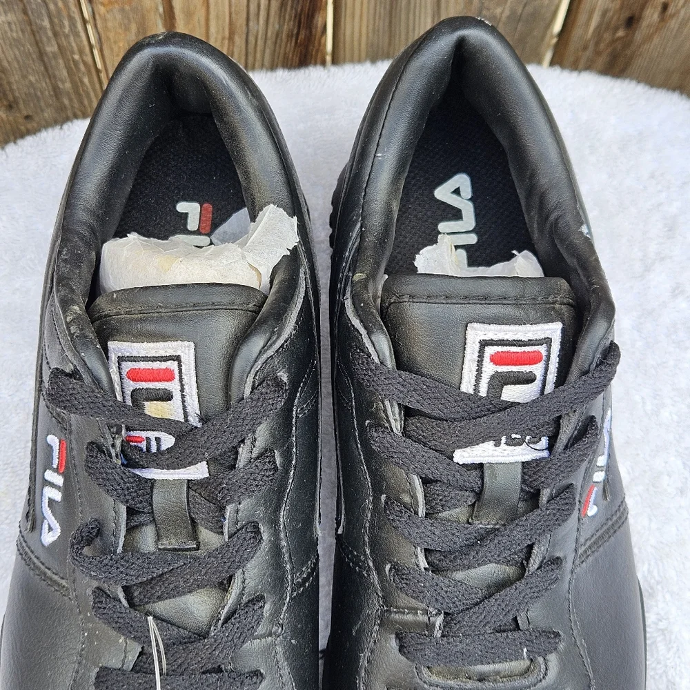 Fila Big Kids  Black and Red Sneakers  Size 5 - Picture 7 of 16